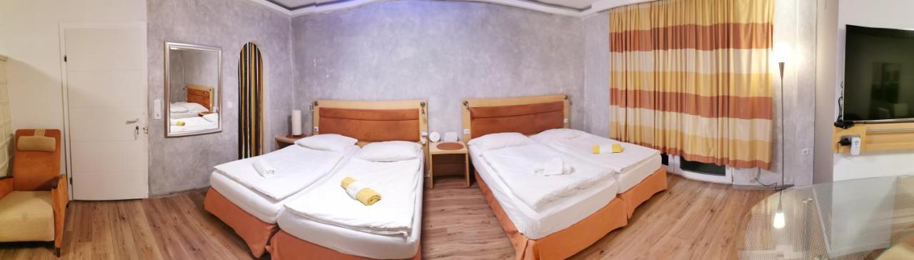 Pension Föhrenhain Gerasdorf bei Wien Exterior foto