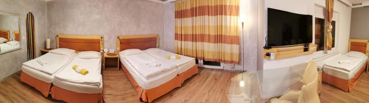 Pension Föhrenhain Gerasdorf bei Wien Exterior foto